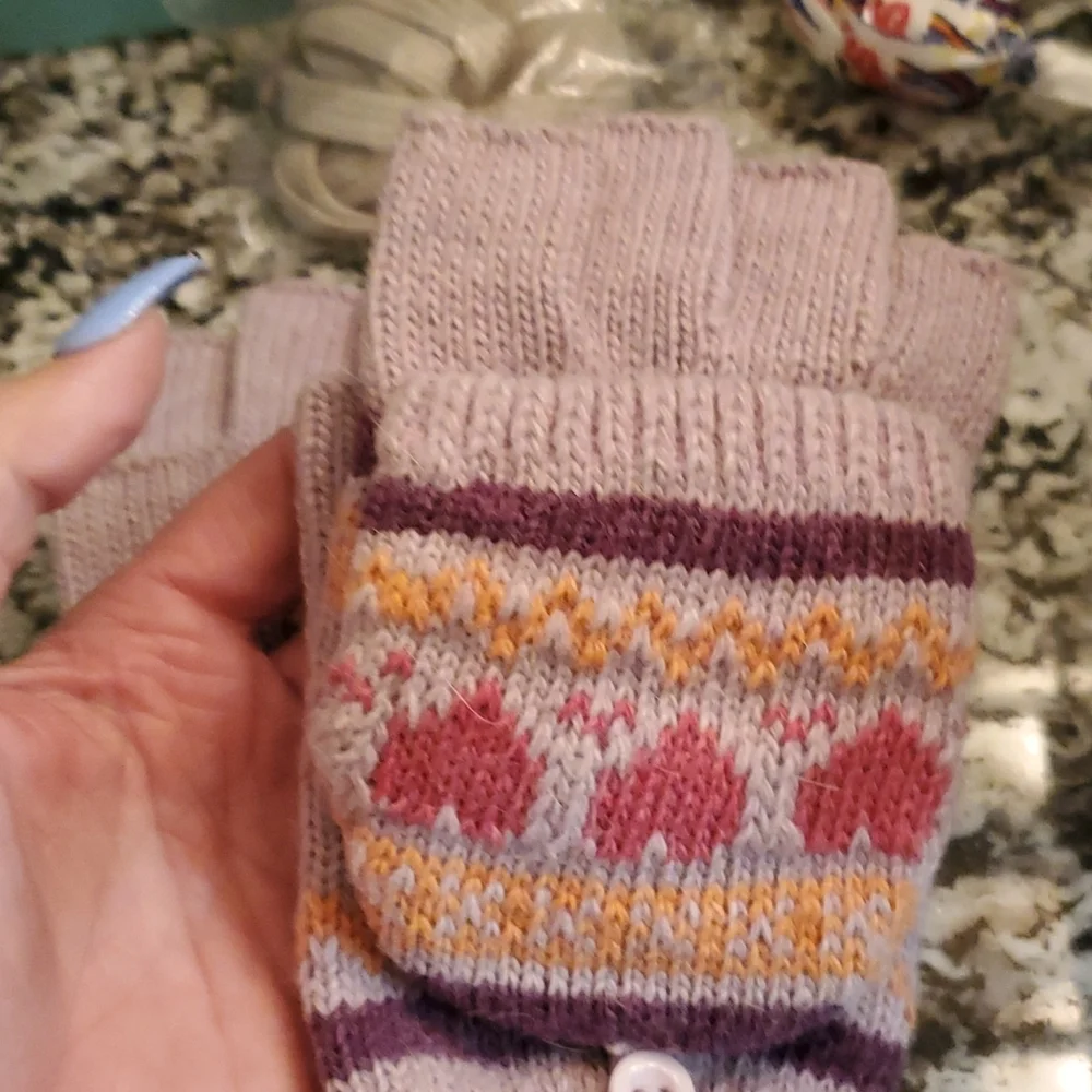 Adorable fingerless gloves/mittens